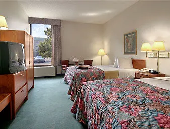 Candlewood Suites Columbus North, An Ihg Hotel