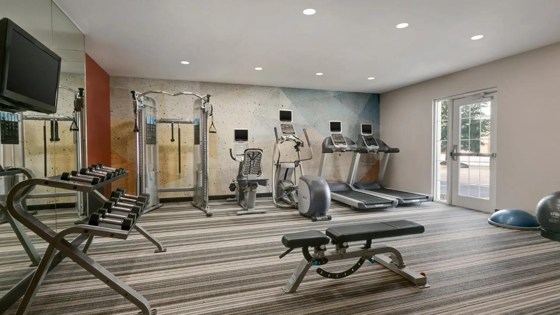 Candlewood Suites Columbus North, An Ihg Hotel