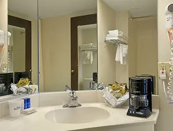 Candlewood Suites Columbus North, An Ihg Hotel